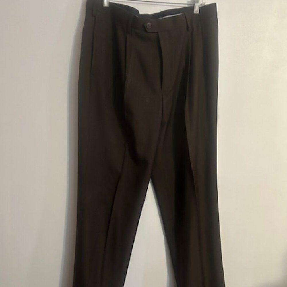 Haggar Clothing Brown Classic fit pleated from cuffed pants, size 36/34